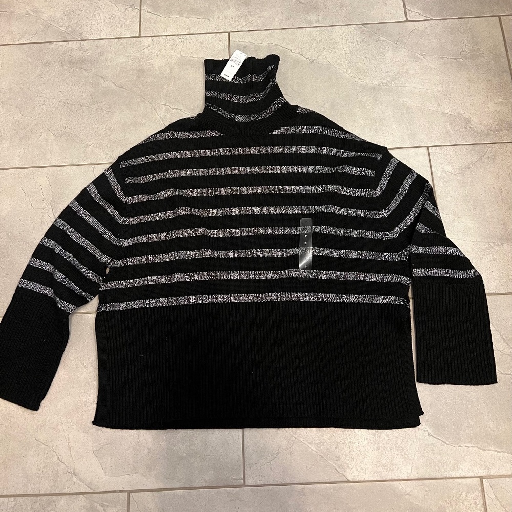 GAP sweater